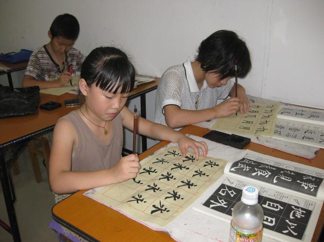 江东社区举办青少年书法培训